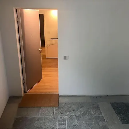 Modern Lungolago Di 公寓 *