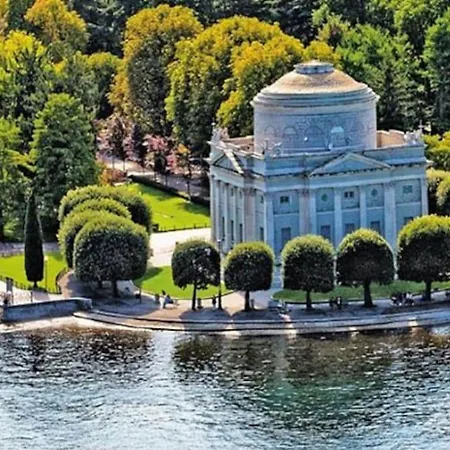 Modern Lungolago Di *