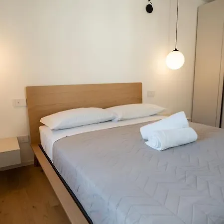 Modern Lungolago Di * 科莫