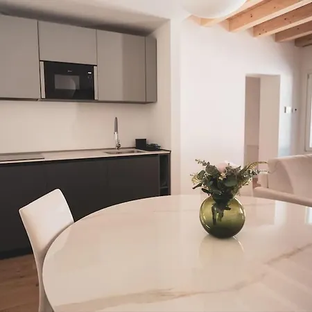 Modern Lungolago Di * 科莫