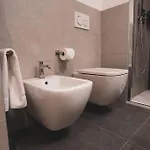 Modern Lungolago Di