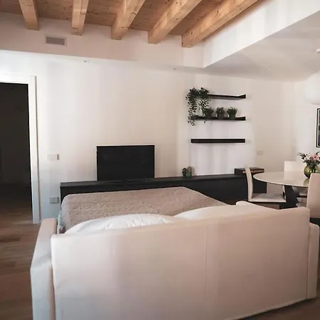 Apartamento Modern Lungolago Di