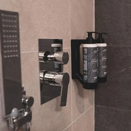 Modern Lungolago Di Apartamento Como