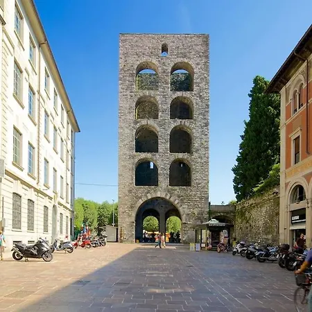 Modern Lungolago Di * Como