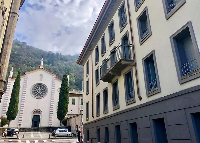 Modern Lungolago Di