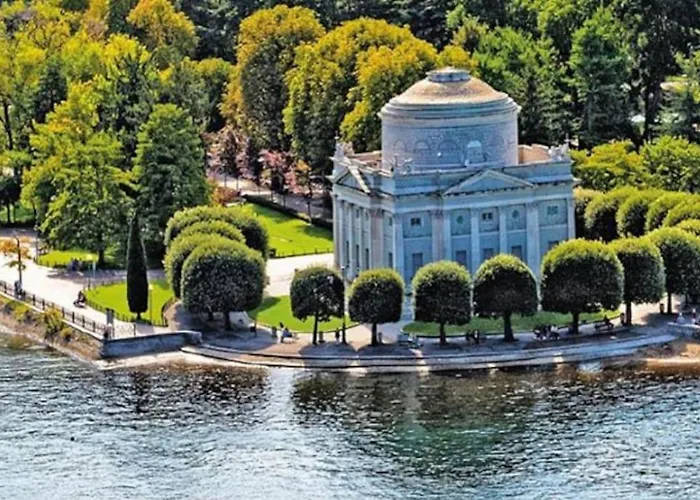 Modern Lungolago Di *