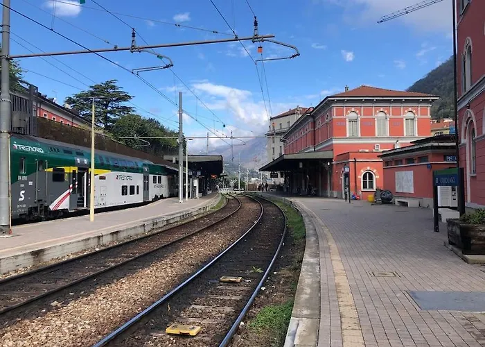 Modern Lungolago Di *