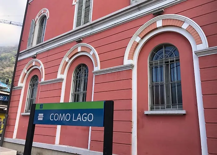 Modern Lungolago Di Como