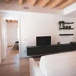 Modern Lungolago Di Apartment Como