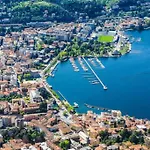 Modern Lungolago Di Como