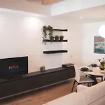 Modern Lungolago Di Apartment Como