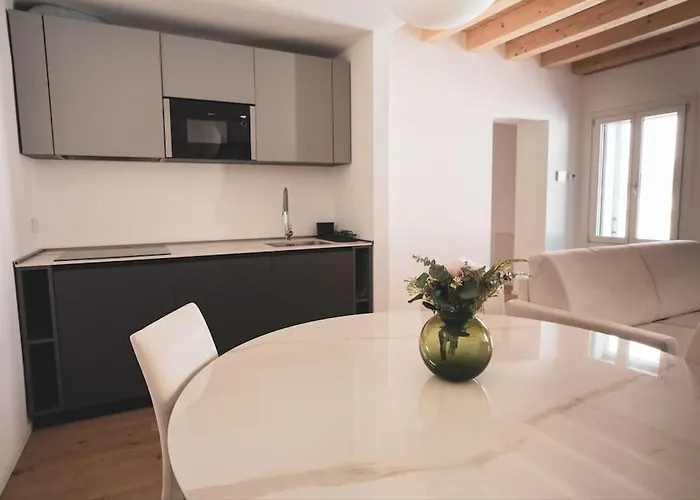 Modern Lungolago Di * 科莫