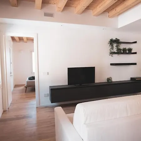 Modern Lungolago Di Apartman Como