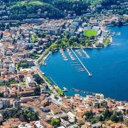 Modern Lungolago Di Como