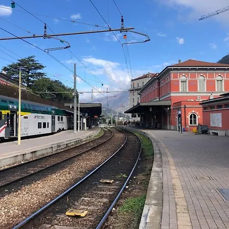 Modern Lungolago Di *